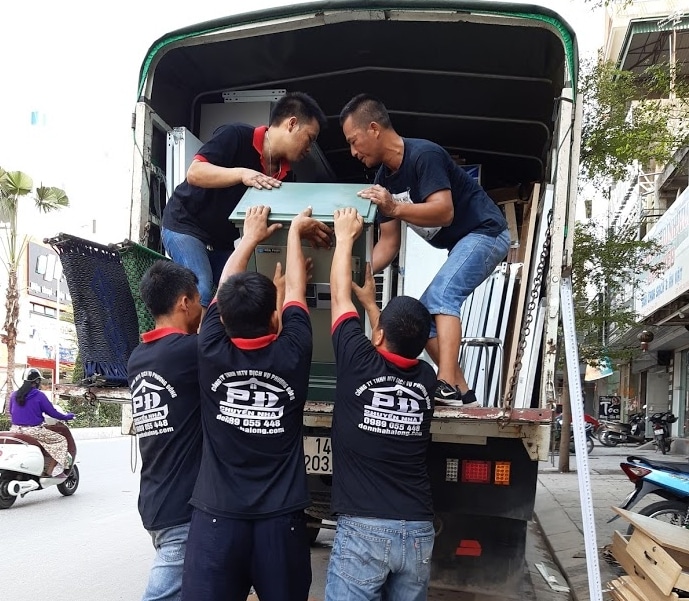 Đồ đạc nặng, cồng kềnh cần nhiều người khuân vác