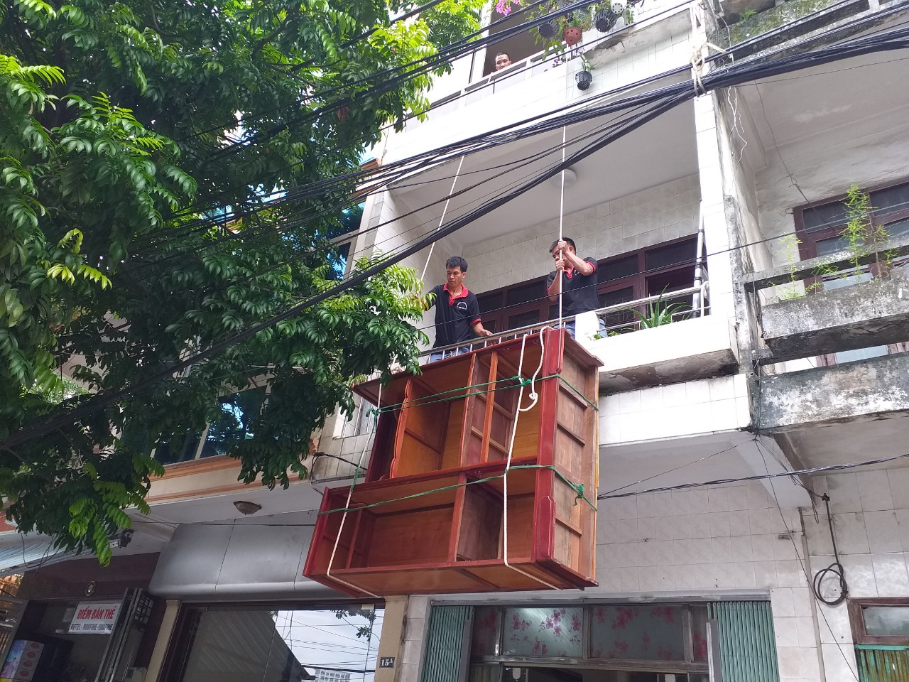 Kéo thả đồ đạc khi chuyển nhà