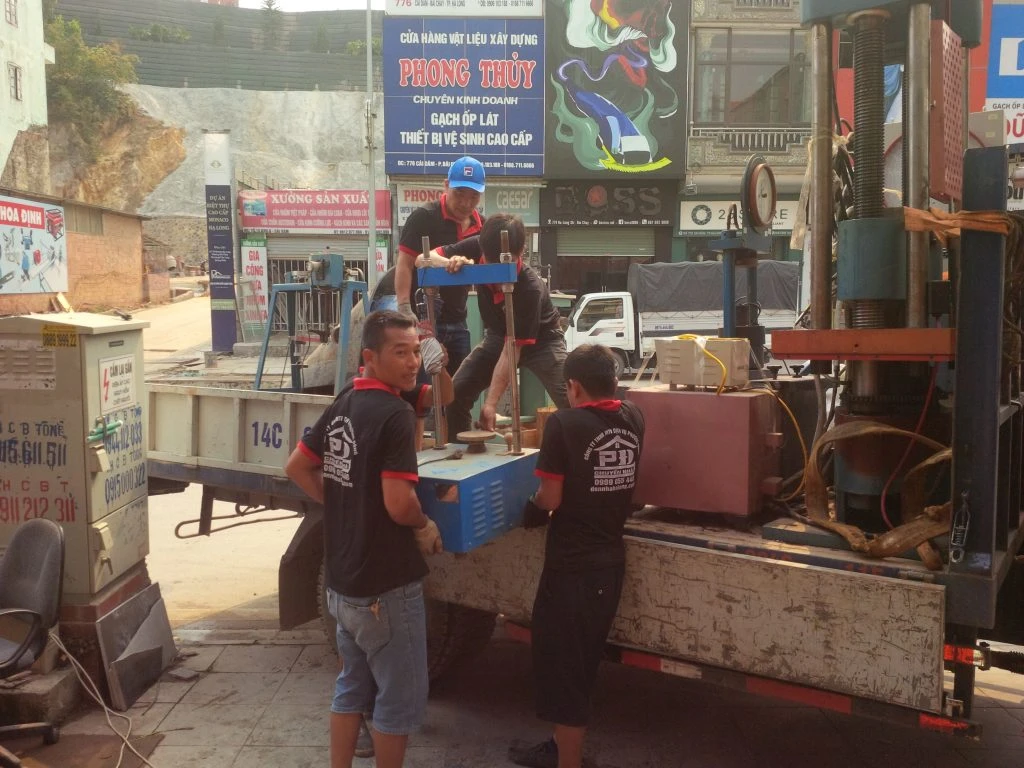 Nhân công bốc máy móc xưởng lên xe tải tại Hạ Long