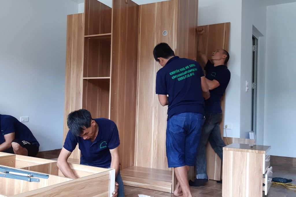 Tháo lắp tủ gỗ chuyển nhà Hạ Long