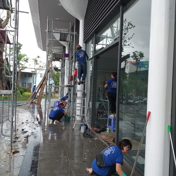 Lau kính tòa nhà tại Cẩm Phả, Quảng Ninh