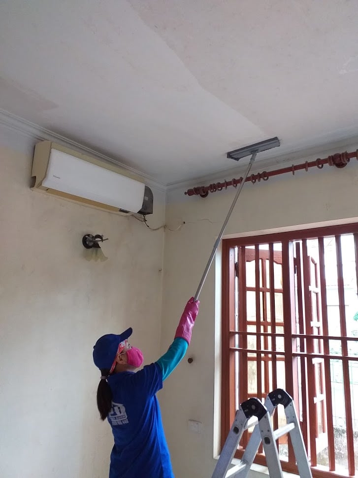Tẩy mốc trần và tường nhà