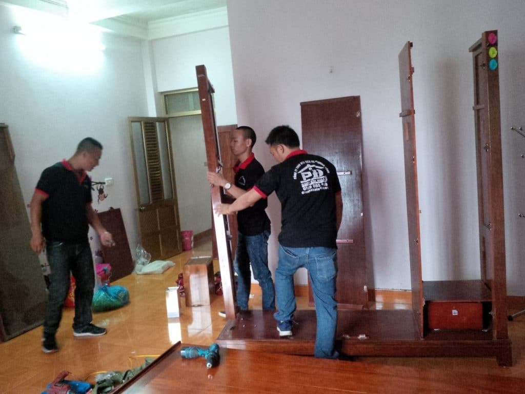 Tháo lắp tủ gỗ chuyển nhà Hạ Long
